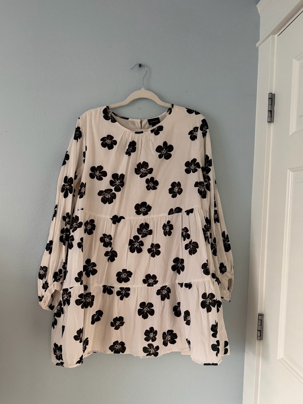 Who What Wear Black Floral White Tiered Long-Sleeve Dress
